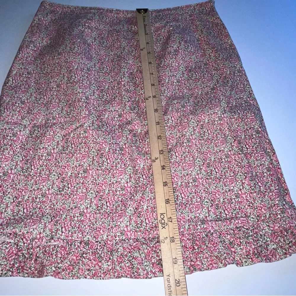 American Eagle Outfitters Size 2 Floral Pattern Skirt with Ruffle‎ Trim